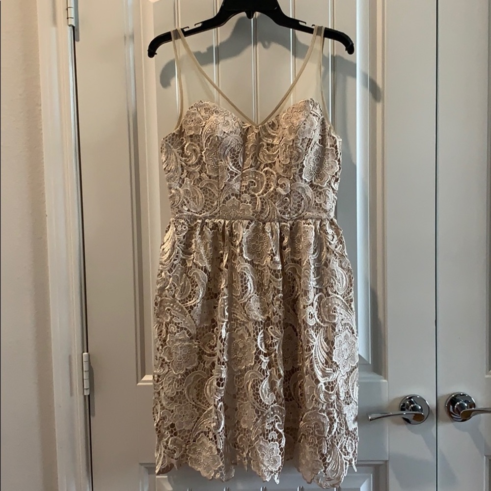 🟢 Adrianna Papell Beige Lace Dress 4
